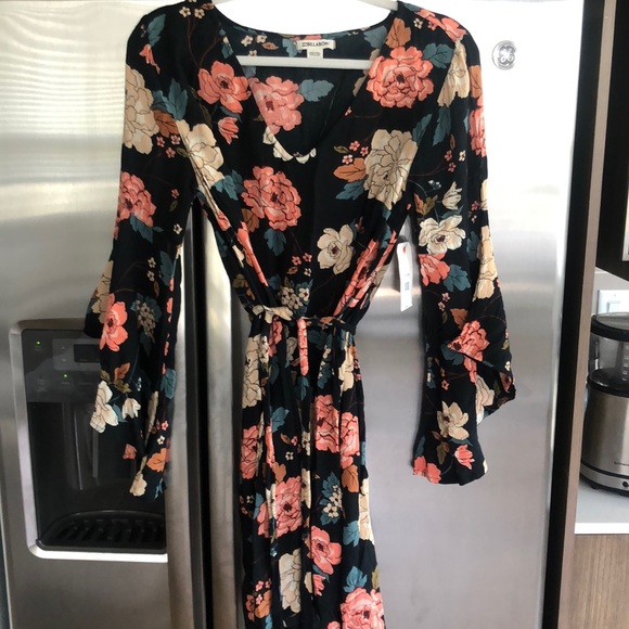 Billabong Dresses & Skirts - Billabong BRAND NEW floral dress!